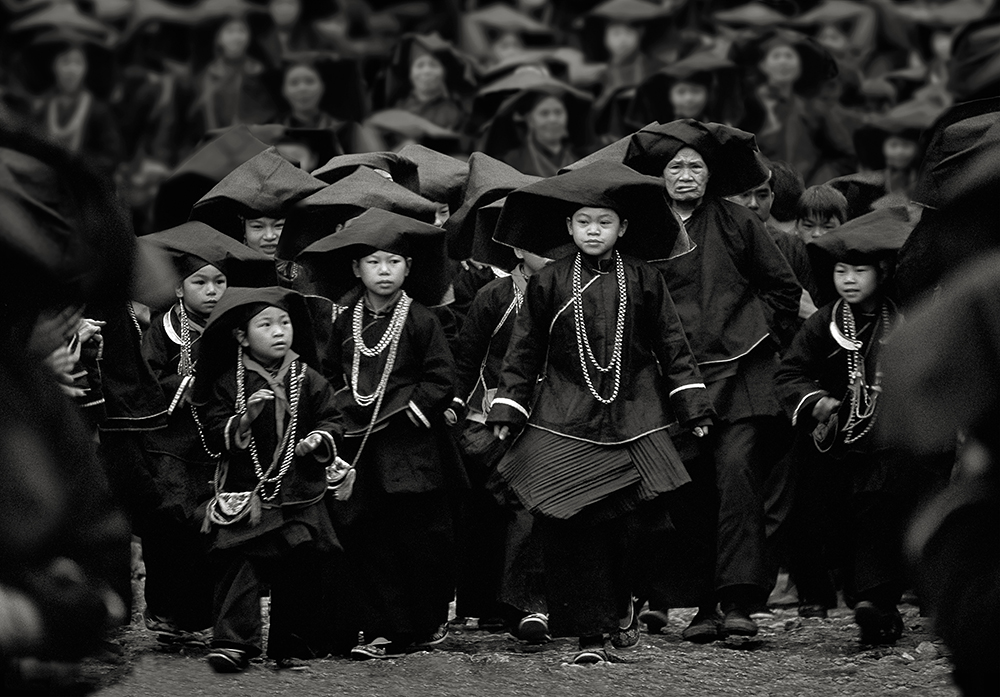 《黑白之间——肖彤彤、吴白白、李伟坤影像艺术展》在珠海开幕