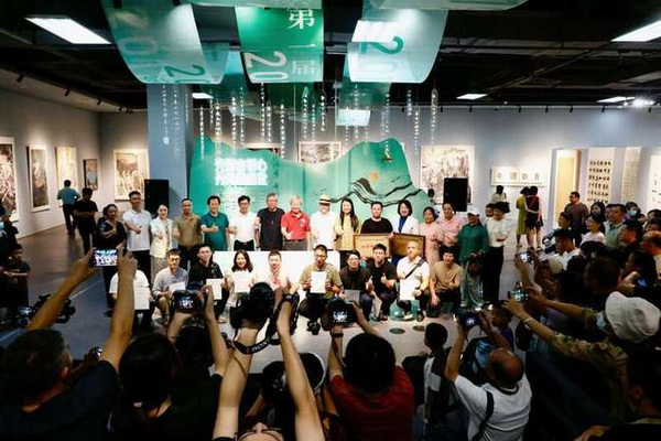 广东东莞举行第六届美术书法摄影联展