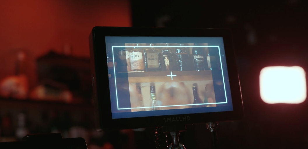 1733888635433282.png 《安全剂量》酒吧拍摄现场效果.png