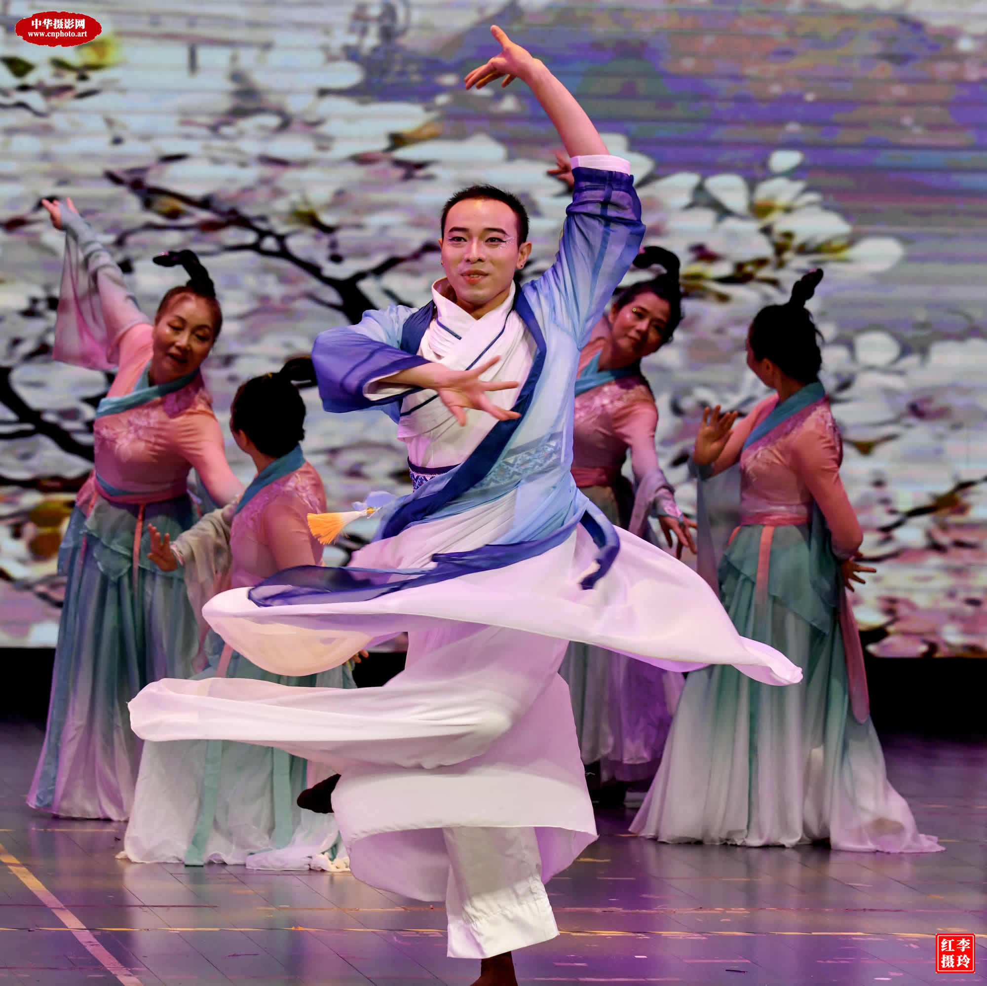 奋楫扬帆三十载  浓墨重彩绘芳华——岳阳市老干部（老年）大学建校三十周年汇报演出（组照二）/湖南岳阳 李玲红（女）