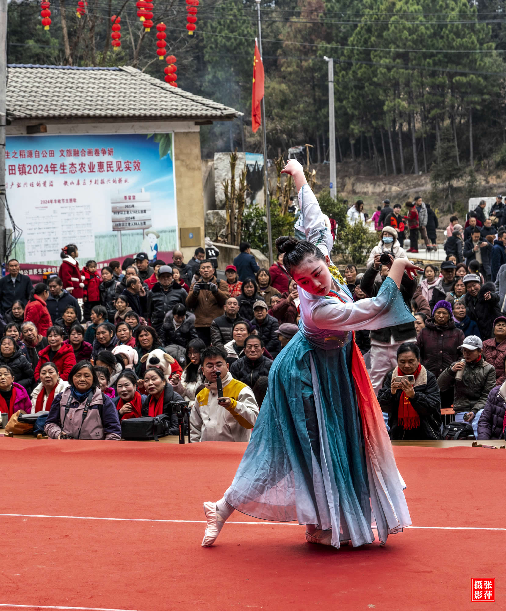 舞动新春/《爆竹贺新春》作品选/湖南岳阳 张萍（女）